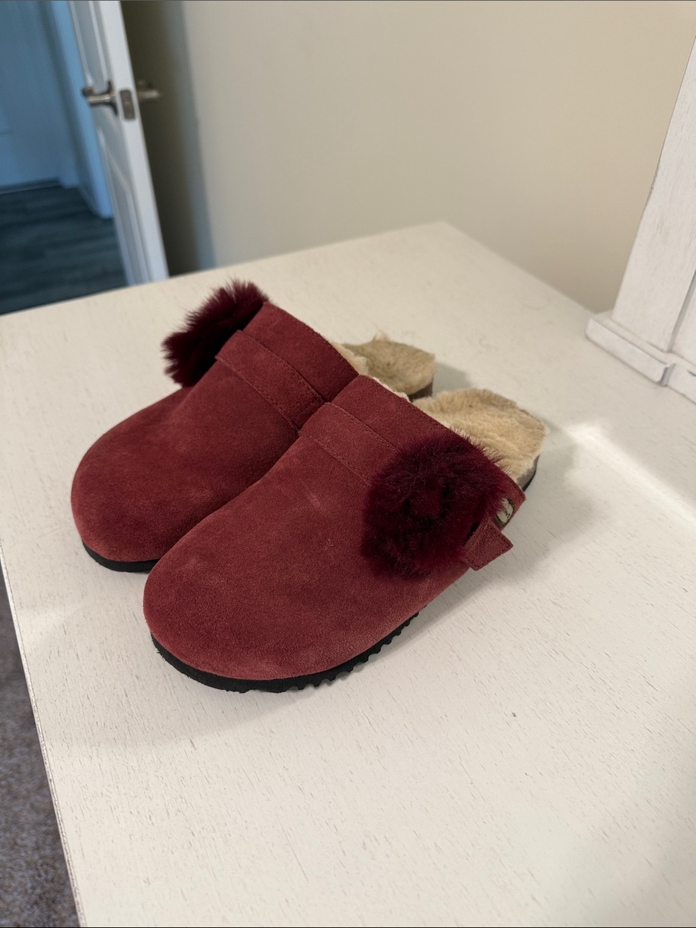 BearPaw Women's Stevie Burgundy (Beet) Suede Leather Slippers / Size 7-7.5